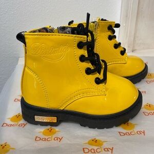 Child Yellow Waterproof Ankle Boot Cheetah Faux Fur Lace Up Rubber Bottom 9 NEW